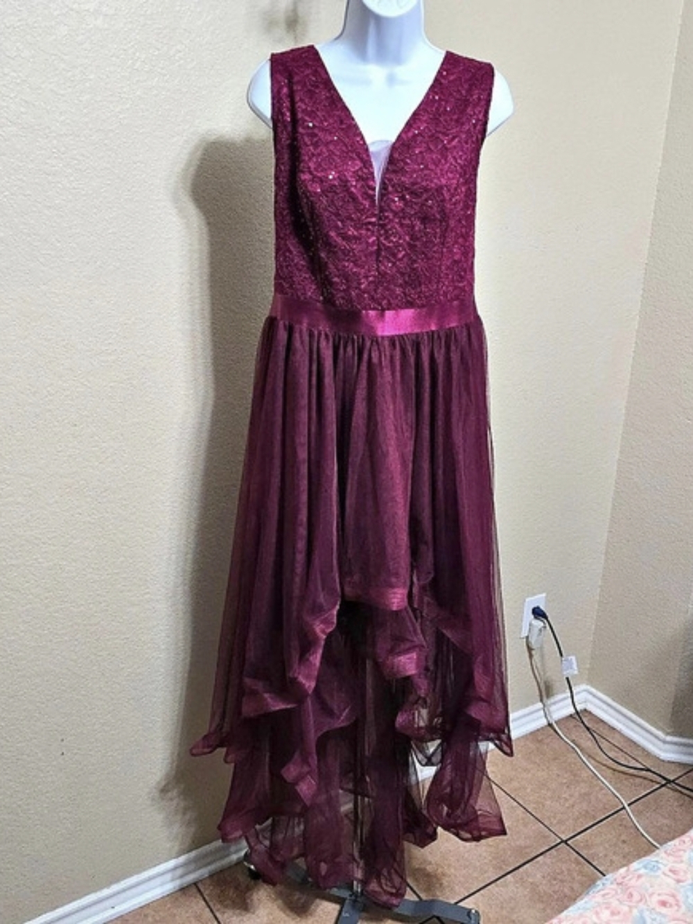 MIUSOL Elegant V-Neck Sequin Floral Lace Ruffle High-Low Hem Formal Party Maxi